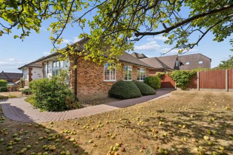 Hillfield Square, Chalfont St. Peter, Gerrards Cross, Buckinghamshire, SL9