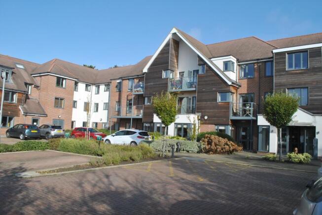 1-bed house on Mandeville Court, Darkes Lane, Potters Bar, Hertfordshire, EN6 1BZ, £179,999