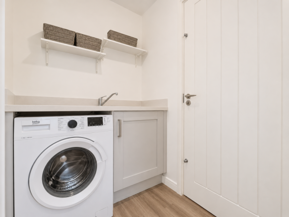 4 bed Detached to rent Image 7