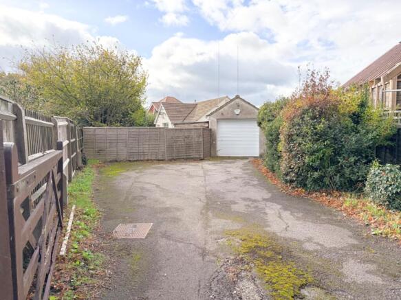 Blackfield Road, Fawley, Southampton, Hampshire, SO45 photo 2