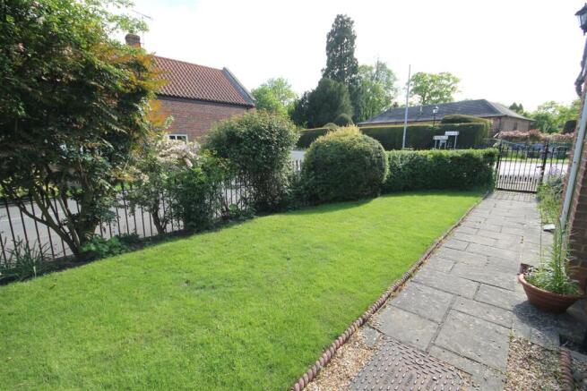 FRONT GARDEN