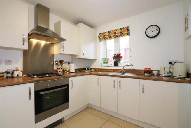 FITTED KITCHEN