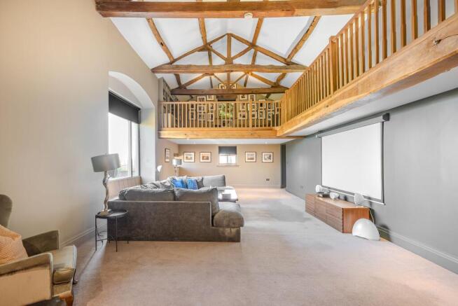 5 bed Detached for sale Image 6