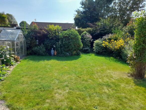 Rear garden 2.jpg