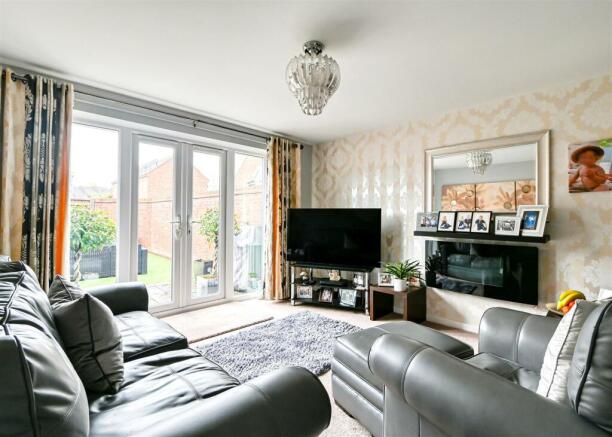 71 Rastrick Close-02.jpg