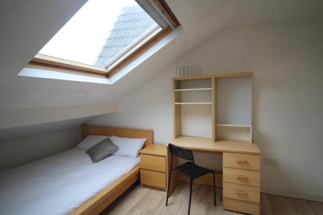 2 bed Flat to rent Image 11