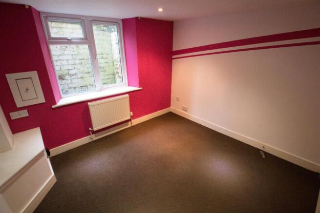 4 bed Terraced to rent Image 11