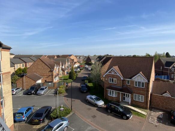 3 bed Apartment to rent Image 5