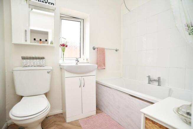 3 bed Semi-Detached for sale Image 10