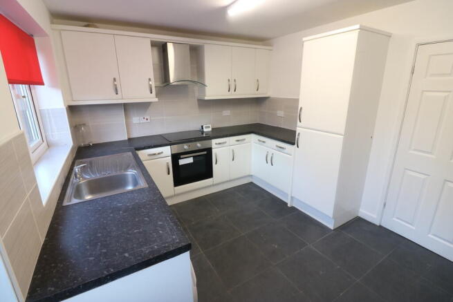 3 bed Semi-Detached to rent Image 6