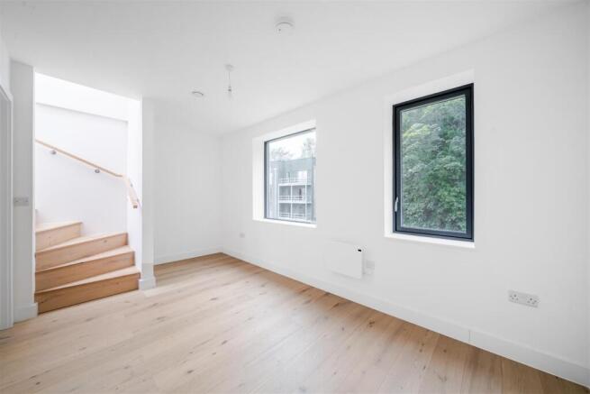 4 bed Town House to rent Image 10