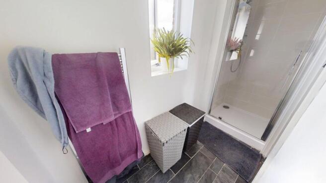 EN SUITE TO MASTER