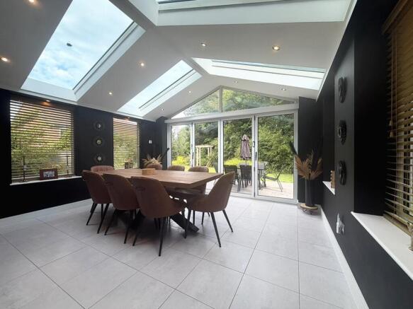 5 bed Detached for sale Image 7