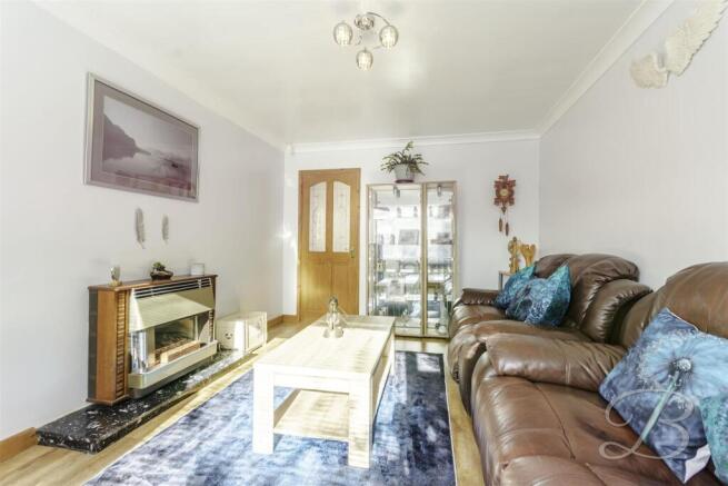 North Crescent, Clipstone photo 3
