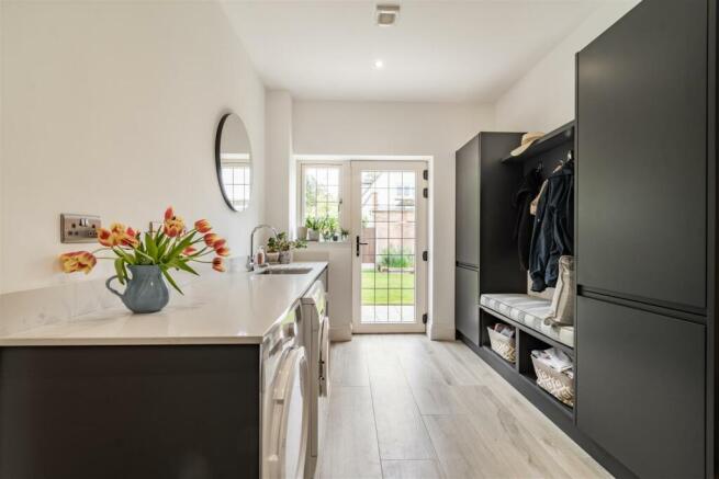 8551050-interior41.jpg