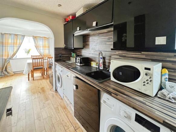3 bed Semi-Detached for sale Image 7