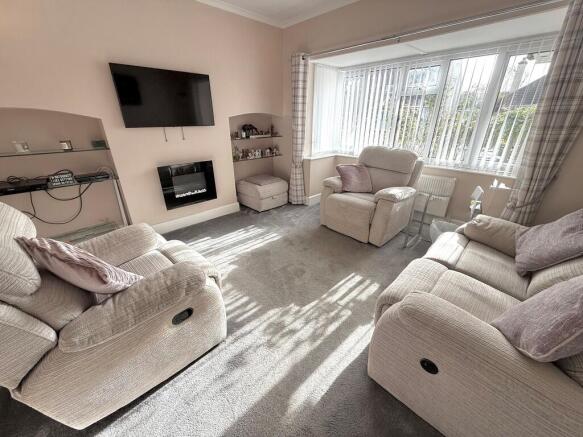 12 Knightscroft A...