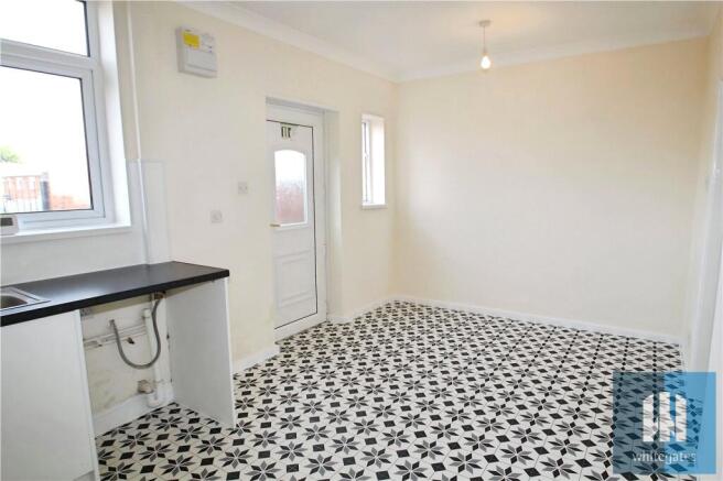 2 bed Terraced to rent Image 6