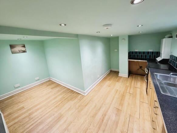 1 bed Terraced to rent Image 4
