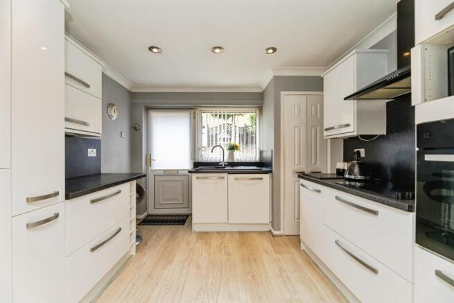 2 bed Terraced Bungalow for sale Image 4