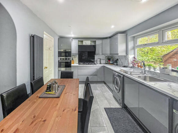 4 bed Semi-Detached for sale Image 7