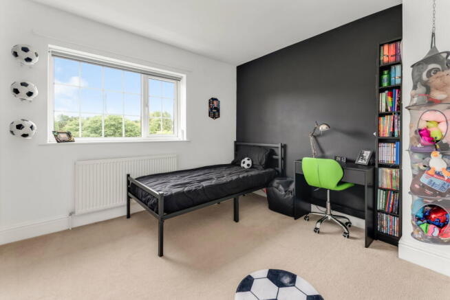 4 bed Semi-Detached for sale Image 11