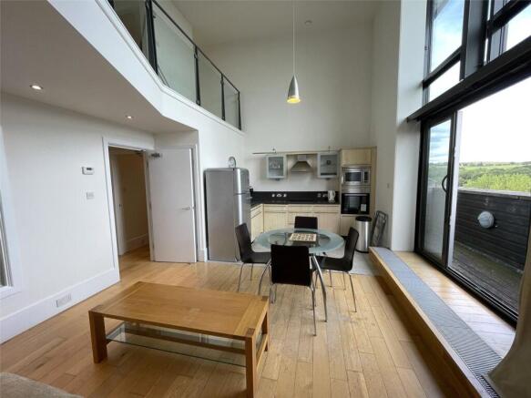2 bed Apartment to rent Image 5