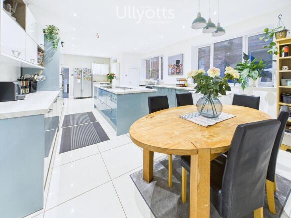 8 bed Terraced for sale Image 8
