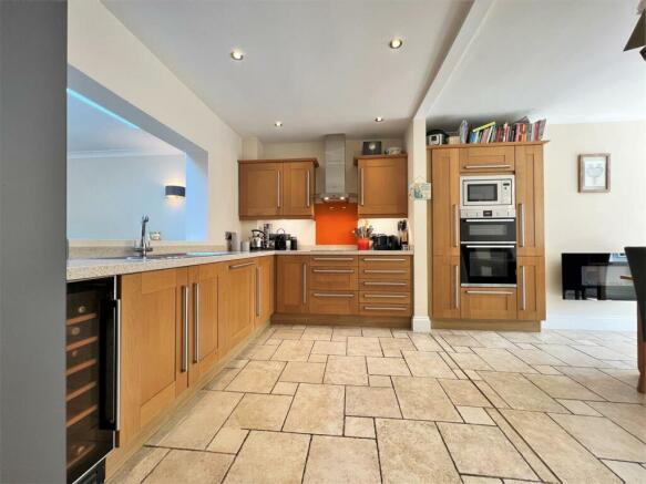 kitchen units.jpg
