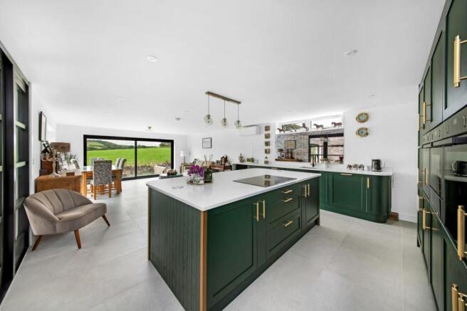 4 bed Detached for sale Image 7