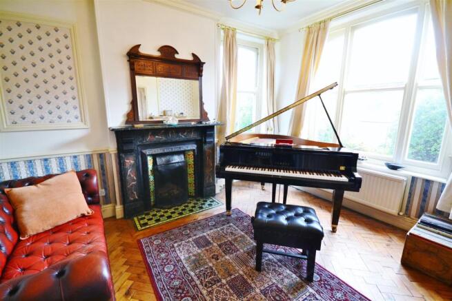 SITTING ROOM