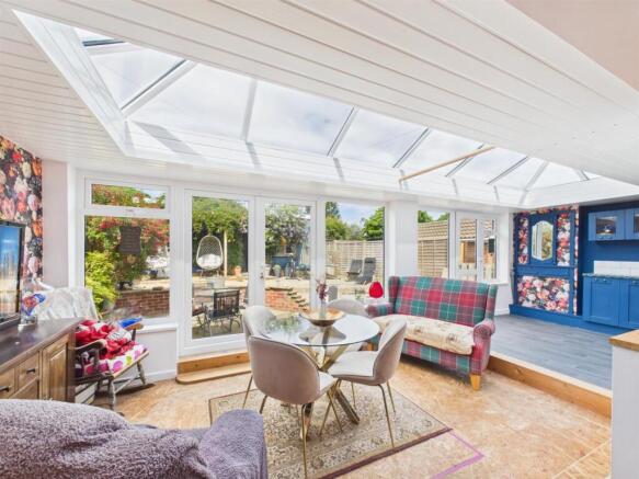 5 bed Semi-Detached Bungalow for sale Image 8