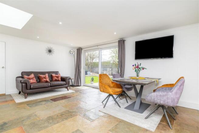 4 bed Detached Bungalow for sale Image 7