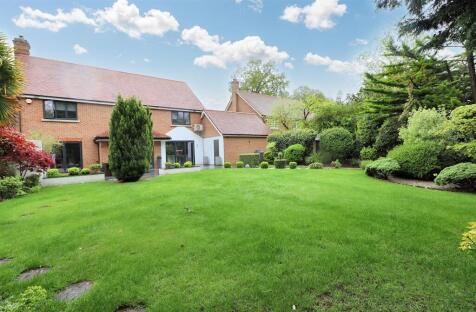 May Gardens, Elstree,