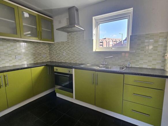 2 bed Flat to rent Image 4