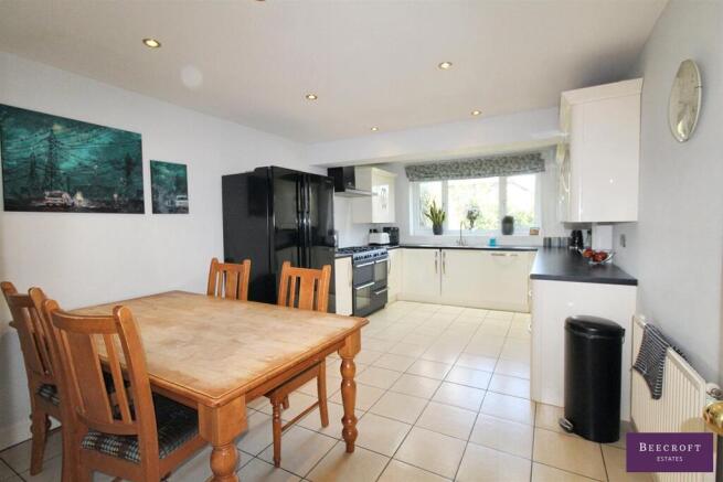 6 bed Detached for sale Image 4