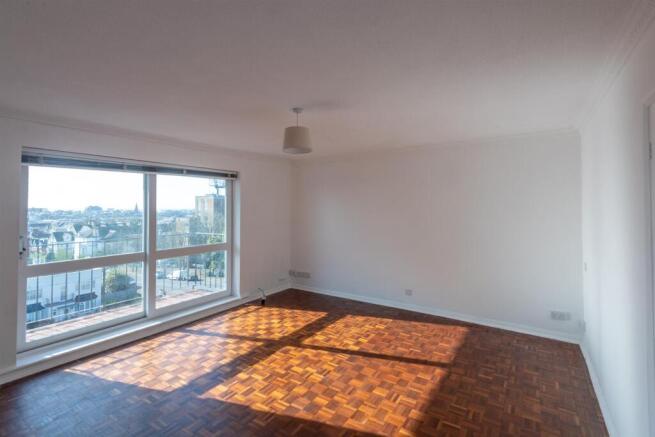 Flat 18 Belvedere Court small jpegs-18.jpg