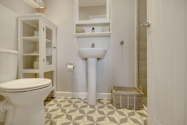 Ensuite to Bed 1