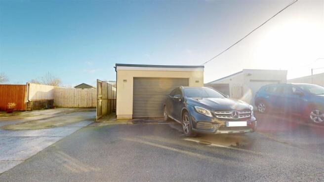 Garage & Parking