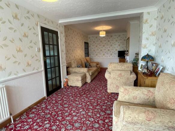 Living room..jpg