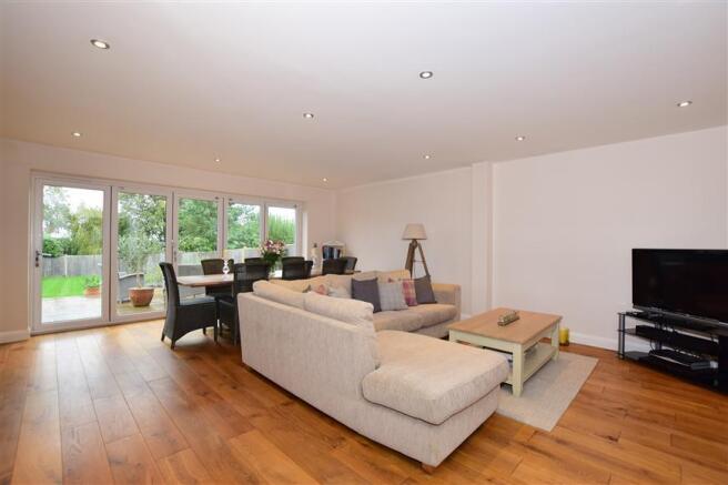 Living / Dining Area