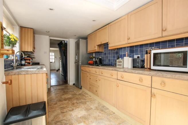 Kitchen 2.jpg