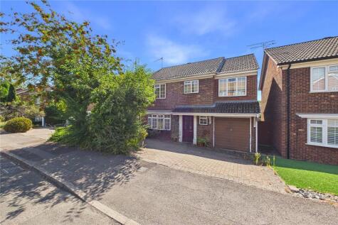 Withy Close, Lightwater, Surrey, GU18