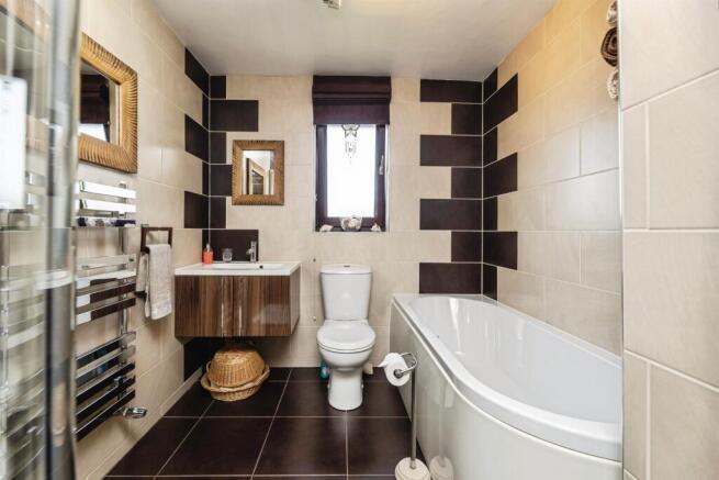 3 bed Detached for sale Image 6