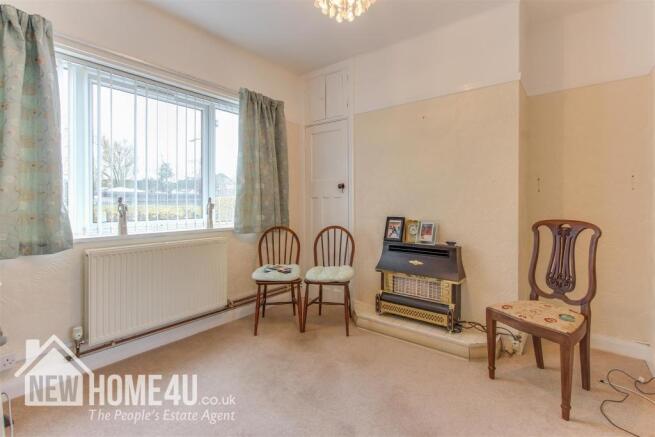 DINING ROOM: