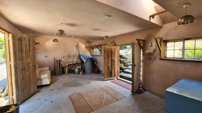 DETACHED GARAGE  / WORKSHOP