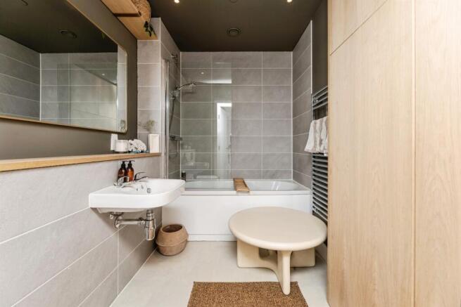 2 bed Apartment for sale Image 8