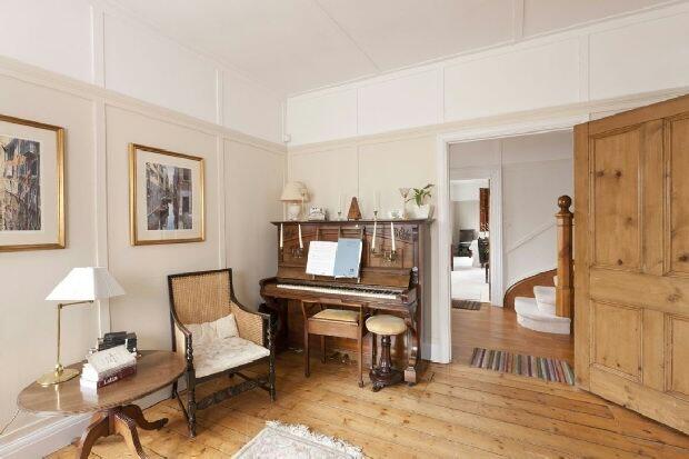 Dining Room Photo 2