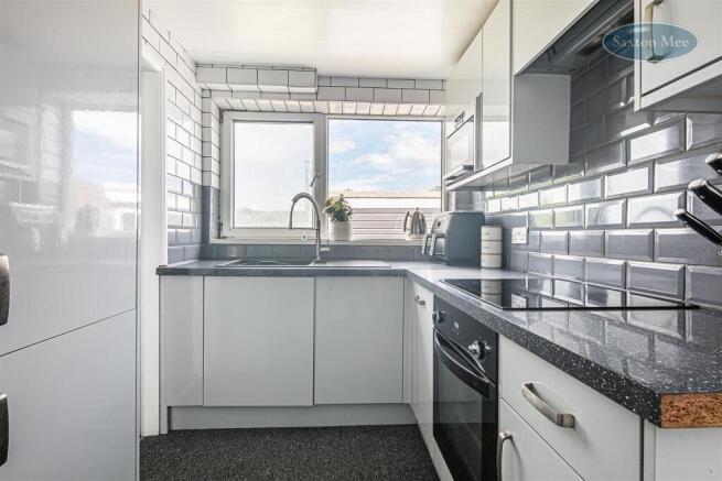 3 bed Semi-Detached for sale Image 6