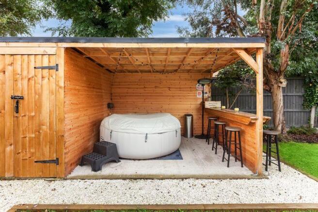 REAR COVERED BAR/STORE